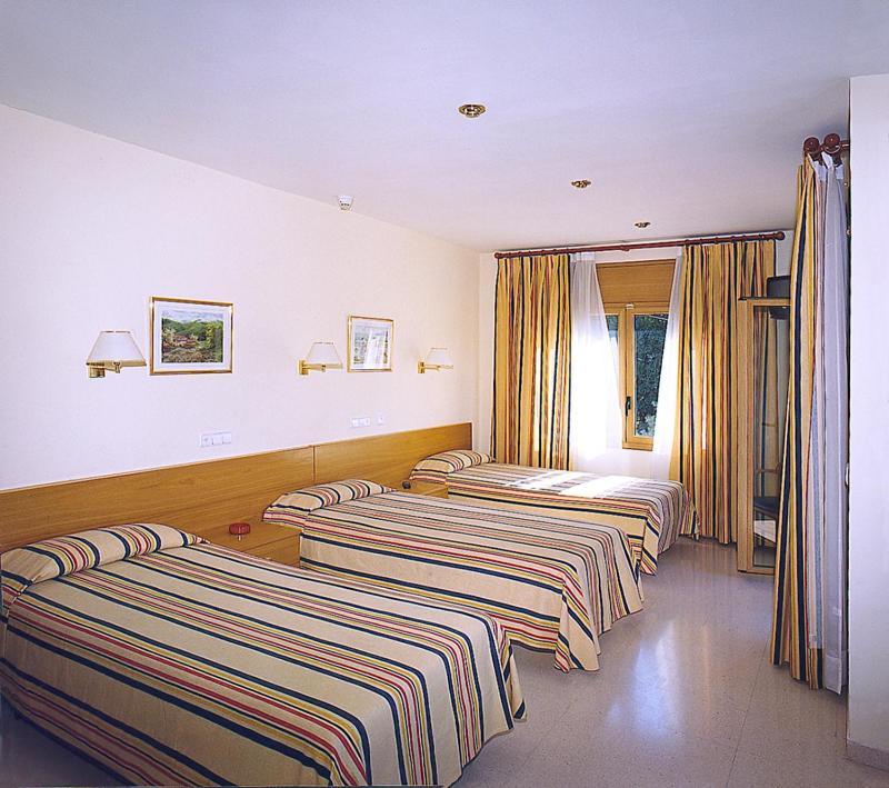 Hostal Mallorquines Riudarenes Exteriér fotografie